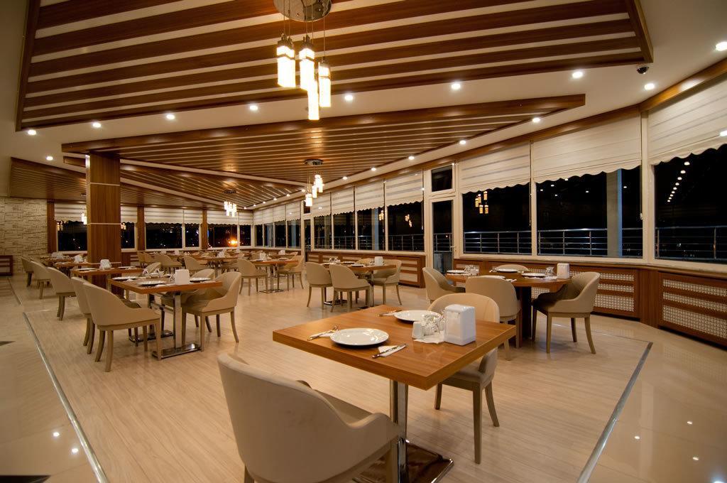 Mus Grand Hotel Kültér fotó